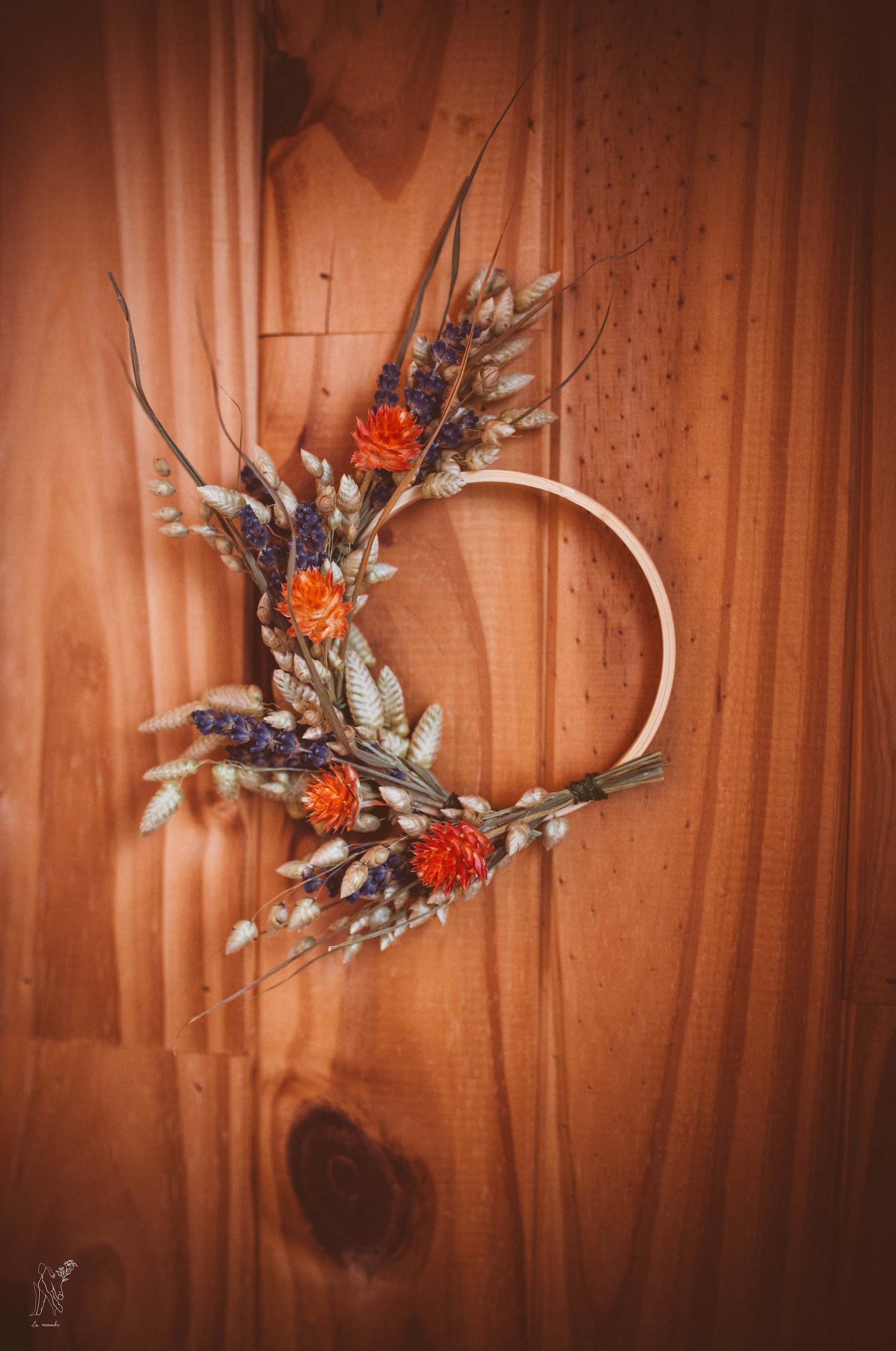 Petite couronne de fleurs séchées