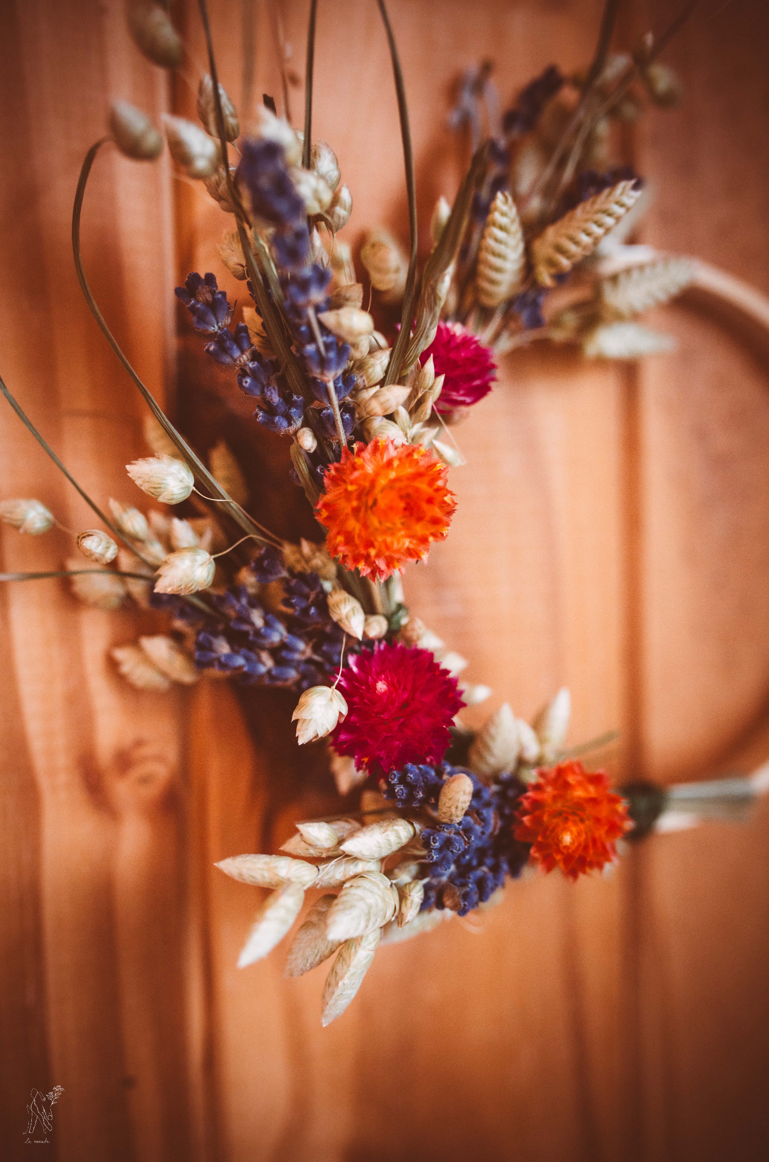 Petite couronne de fleurs séchées