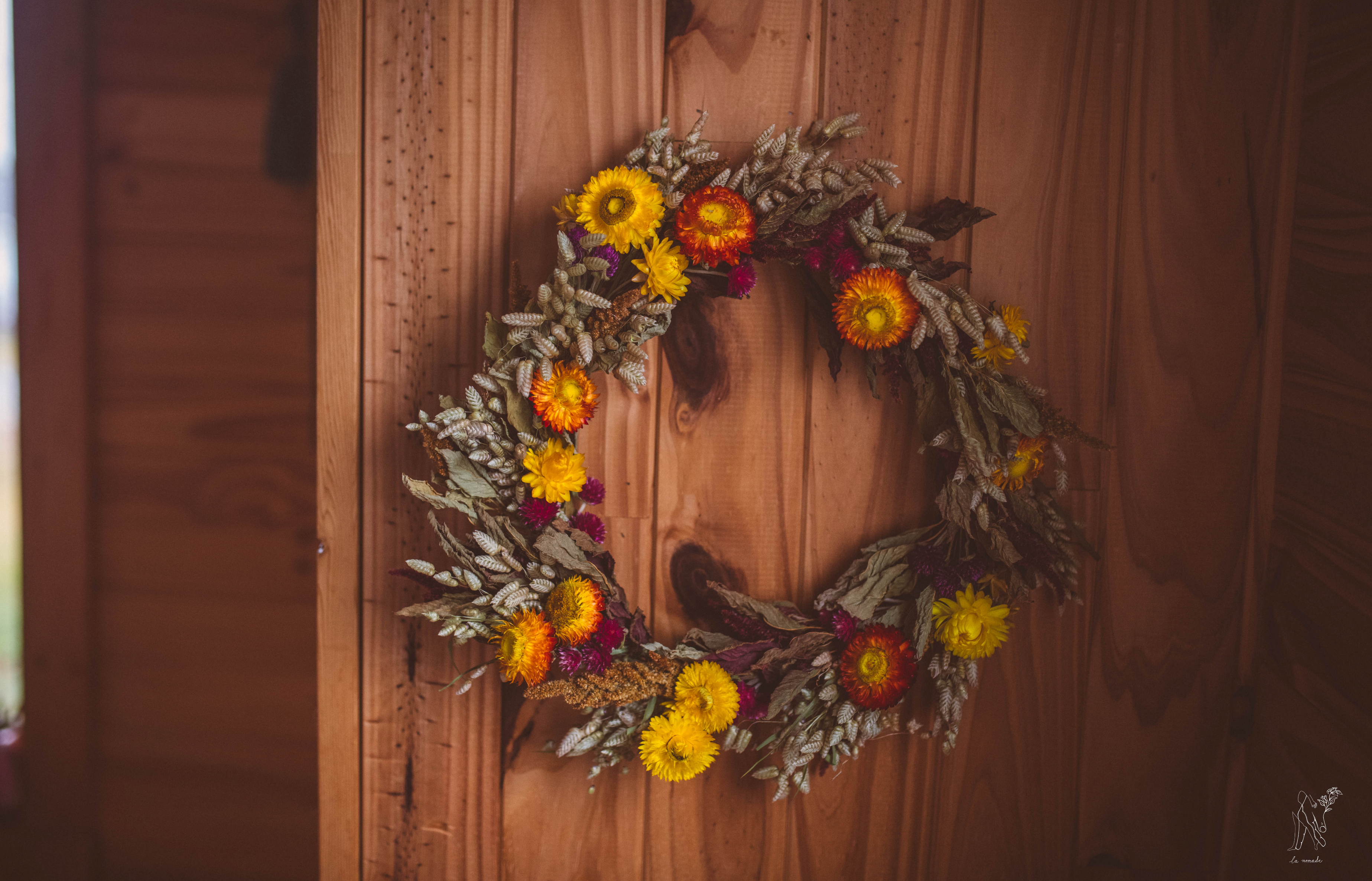 Grande couronnes de fleurs séchées
